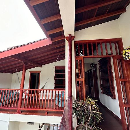 La Casa De Las Flores Hostal Jardin Bagian luar foto