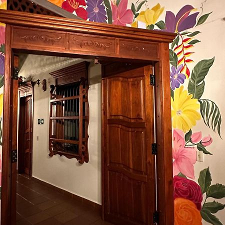 La Casa De Las Flores Hostal Jardin Bagian luar foto