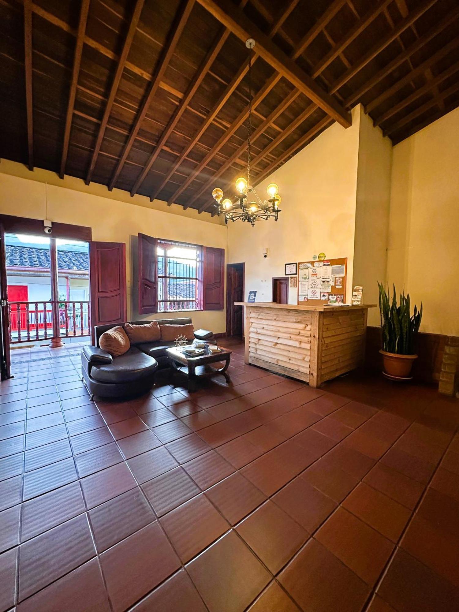 La Casa De Las Flores Hostal Jardin Bagian luar foto
